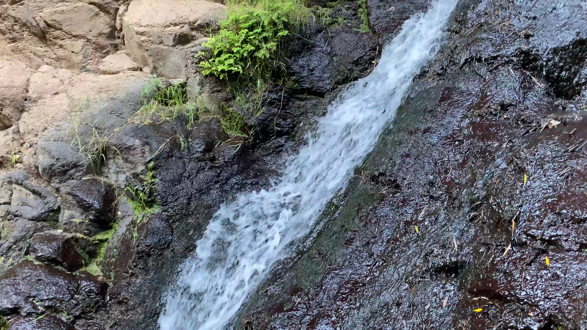 'Video thumbnail for Kleiner Wasserfall im Barranco de los Cernícalos'