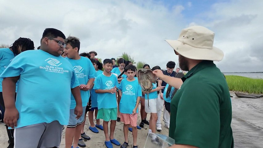 Video thumbnail for Marine field trip to Jones Beach lets kids explore the seashore
