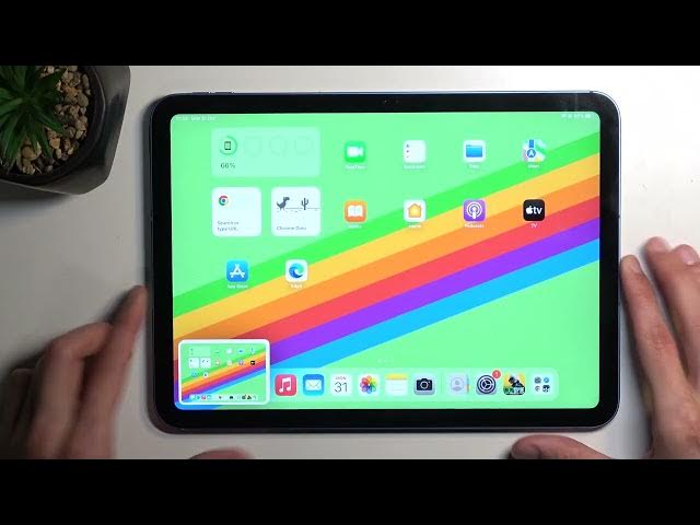Video thumbnail for How to Take and Edit a Screenshot on the iPad 10th Gen (2022) - Find a Screenshot