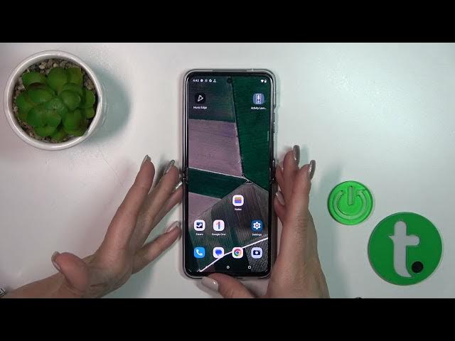 Video thumbnail for MOTOROLA Razr 40 Ultra - Face Unlock Test & Review