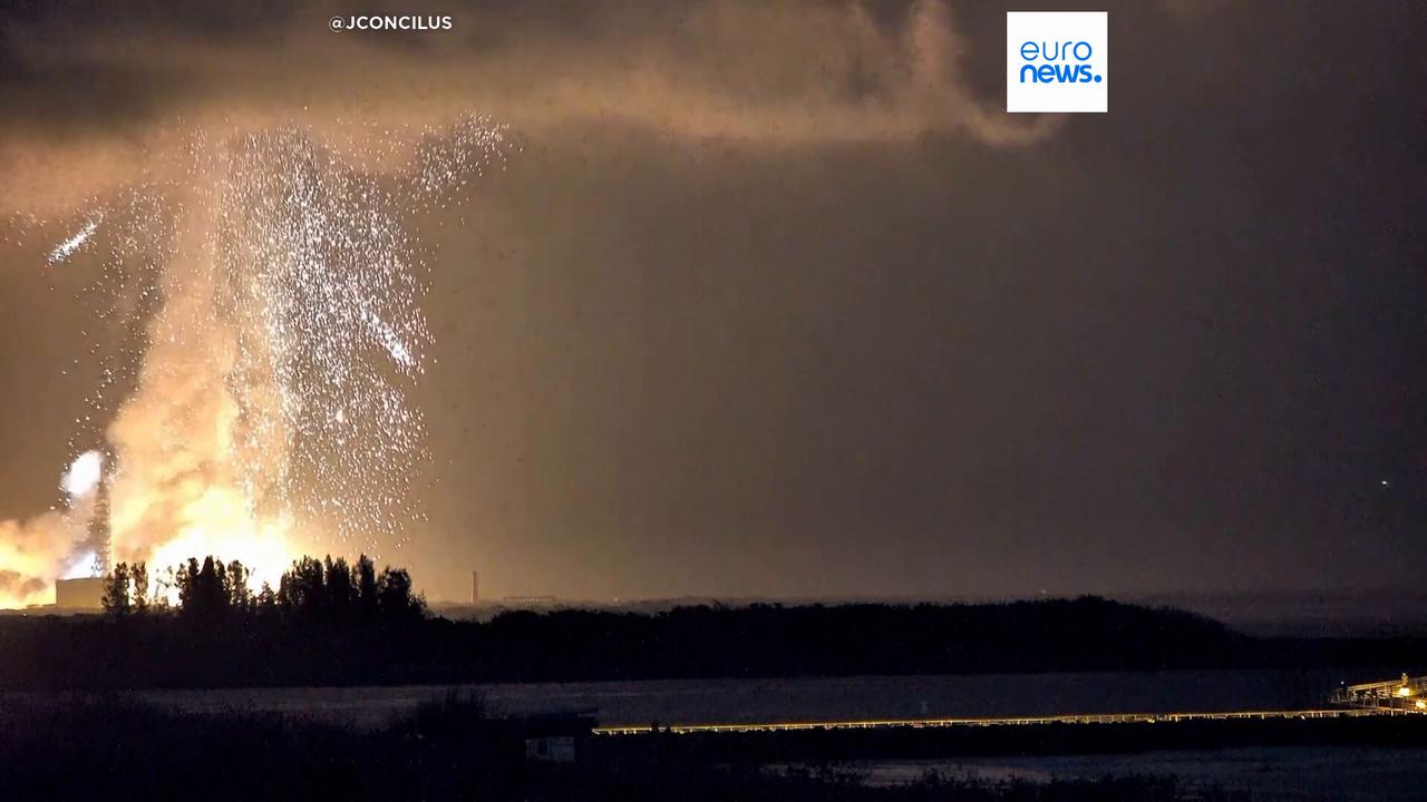 Video thumbnail for Moment Blue Origin rocket explodes during launch pad test