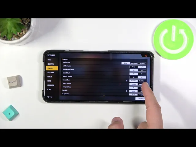 Video thumbnail for How to Turn On / Off Auto Parachute in Garena Free Fire MAX?