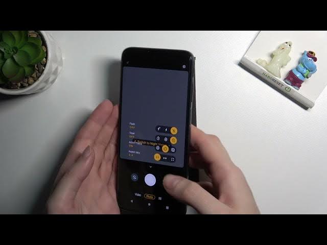 Video thumbnail for How to take Live Photo on MOTOROLA MOTO G31 - Active Photo