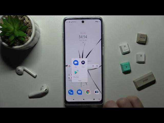 Video thumbnail for How to Create Home Screen Folders on Motorola Moto G200 - Add Folder to Home Screen