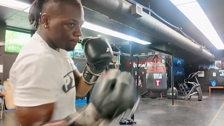 Video thumbnail for Newark teen boxer heads to Prudential Center for weekend fight