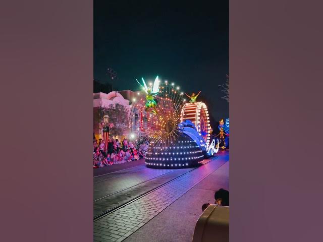 Video thumbnail for Thinking back about how much fun it was to have Paint the Night at #Disneyland this summer!