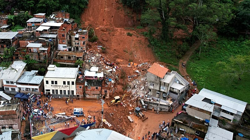 Video thumbnail for Brazil landslides: 43 missing after heavy rain hits state of Minas Gerais