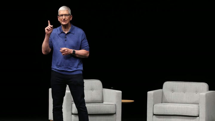 Video thumbnail for Tim Cook’s Final Day at Apple as New CEO Takes Over Tomorrow