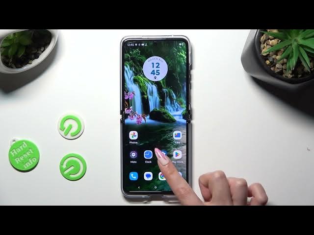 Video thumbnail for How to Turn On / Off the Location on Motorola Razr 40 Ultra