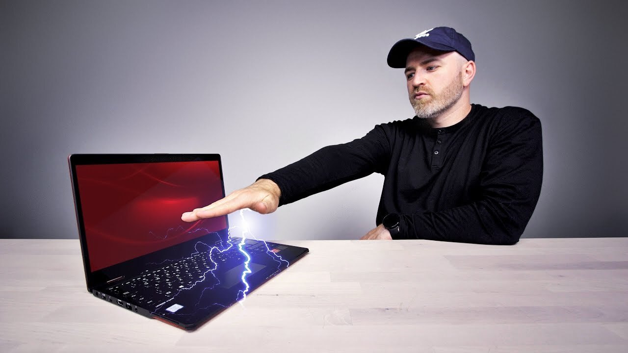 Video thumbnail for This 2-Pound Laptop Has Super Powers...