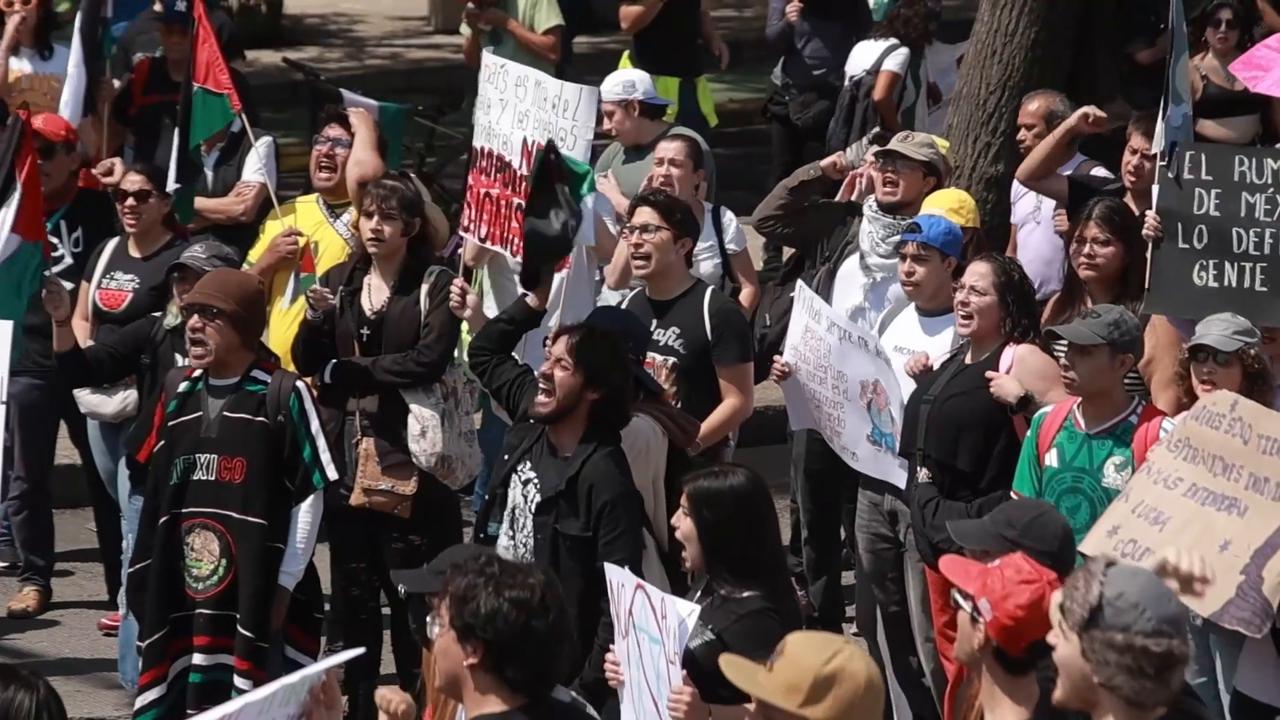 Video thumbnail for Mexico: Mexico City protesters demand break in ties with Israel.