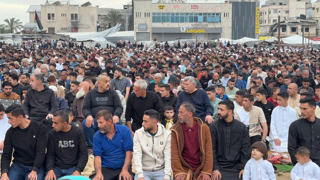 Video thumbnail for Eid al-Adha Prayers Held In Gaza 22.