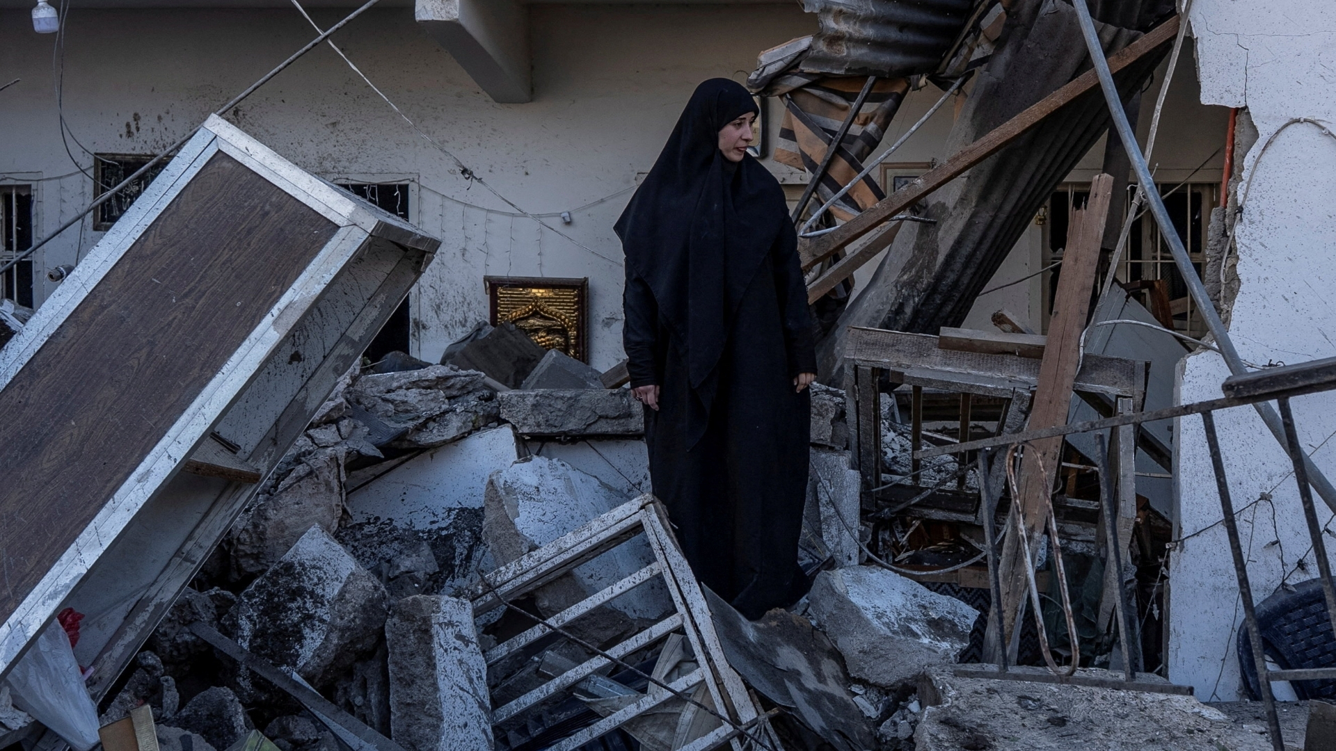 Video thumbnail for Israeli forces occupy south Lebanon towns as civilians return to devastation