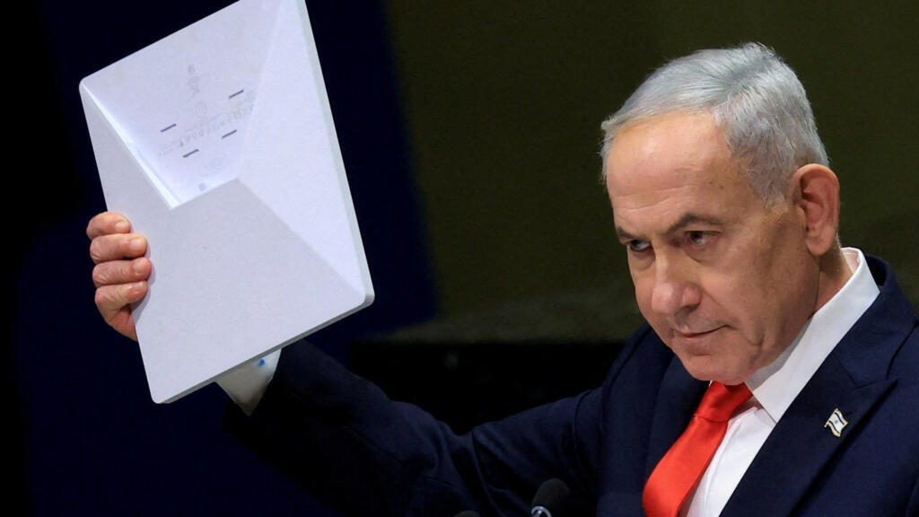 Video thumbnail for Netanyahu orders West Bank closure as attack wounds Israelis before election