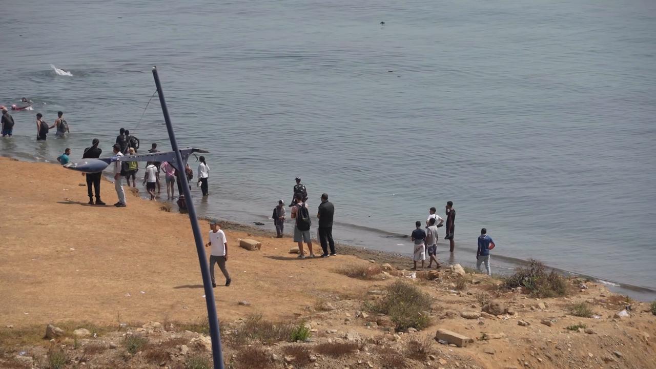 Video thumbnail for Morocco: Nearly 69,500 migrants return to Morocco after mass crossing into Ceuta (2).
