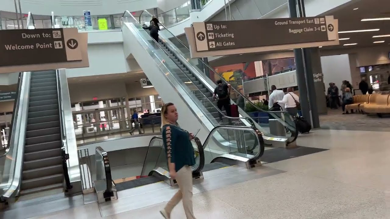 Video thumbnail for Cincinnati Airport Arrival CVG