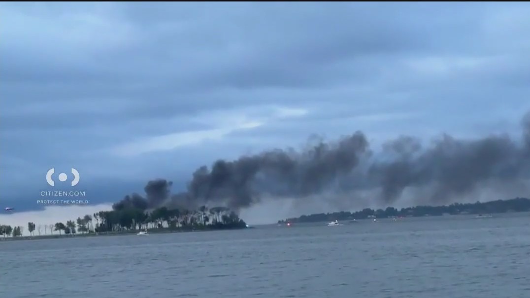 Video thumbnail for Over 20 rescued from boat fire near Hart Island