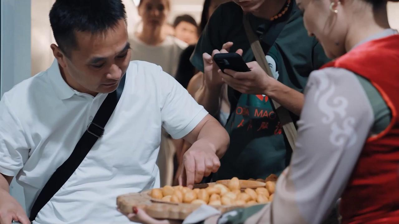 Video thumbnail for Kyrgyzstan: Air China launches direct flights between Beijing, Bishkek.