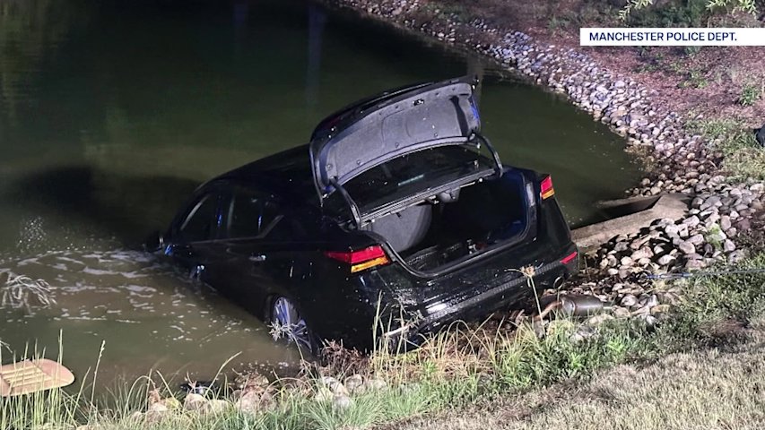 Video thumbnail for Manchester police officers rescue elderly man from sinking car  