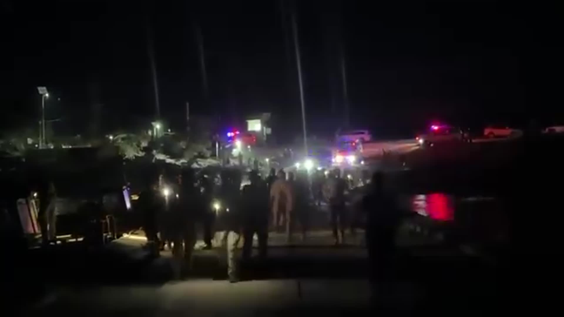 Video thumbnail for غرق عبارة تقل 35 شخصاً ومعظم المفقودين من الأطفال والنساء في دير الزور