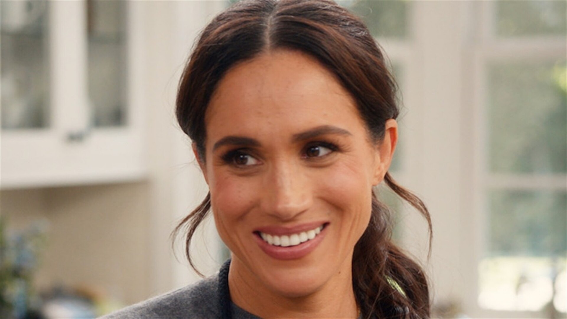 Video thumbnail for Meghan Markle's Outfits On Her New Show Have Heads Turning