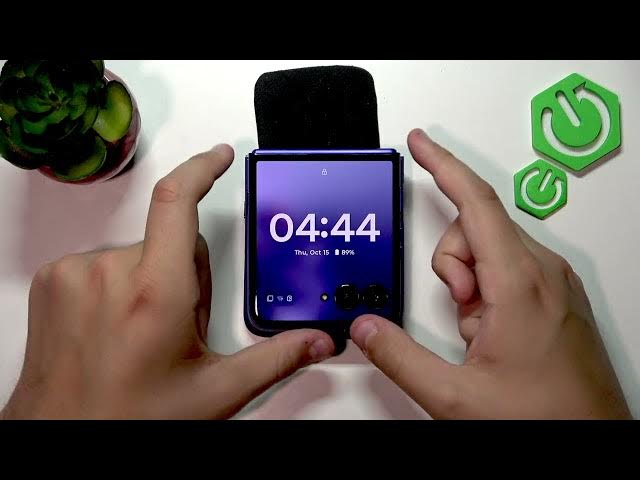 Video thumbnail for MOTOROLA Razr 70 Ultra – How to Prevent Scratches on Cover Screen
