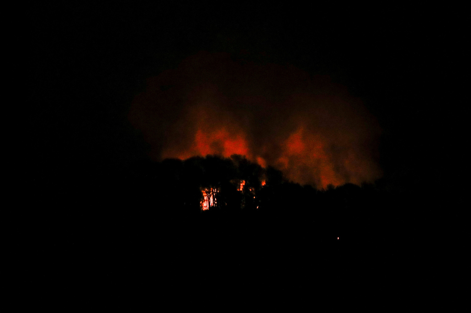 Video thumbnail for Video shows aftermath of explosions in Venezuela