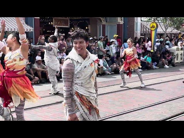 'Video thumbnail for Magic Happens Second Half of Parade ❄️ #disney #disneyland #disneyparade #disneyparks'