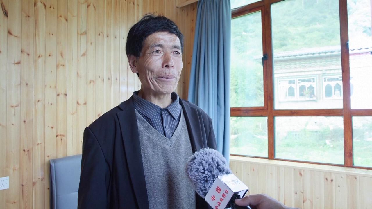 Video thumbnail for China: Homestays open doors to villagers evacuated from mudslide-hit regions in Xizang.