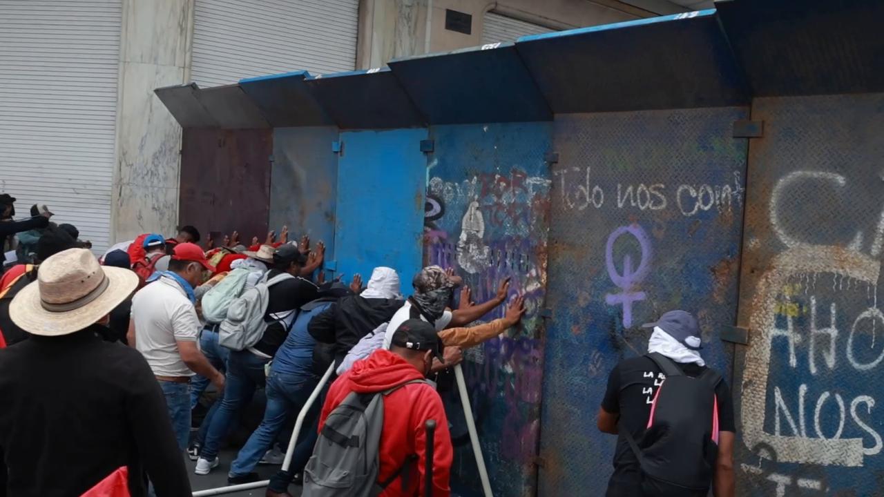 Video thumbnail for Mexico: CNTE teachers protest in Mexico City and declare indefinite national strike.