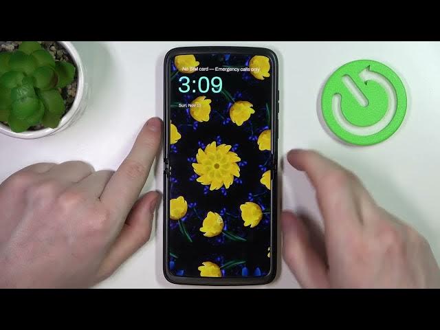 Video thumbnail for Motorola Razr 2022 - All Lock Screen Gestures & Motions