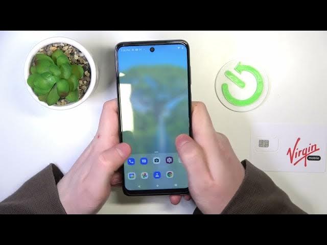 Video thumbnail for Hand Size Compared to MOTOROLA Moto E32s