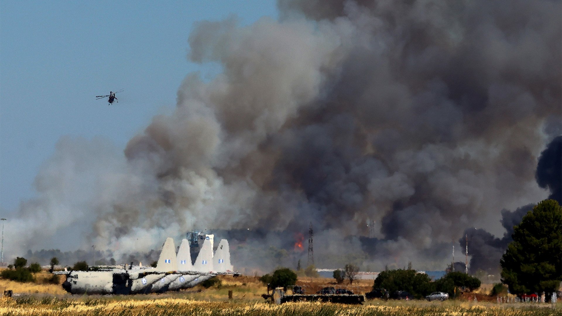 Video thumbnail for Two pilots killed after Greek fighter jet crashes during an air show