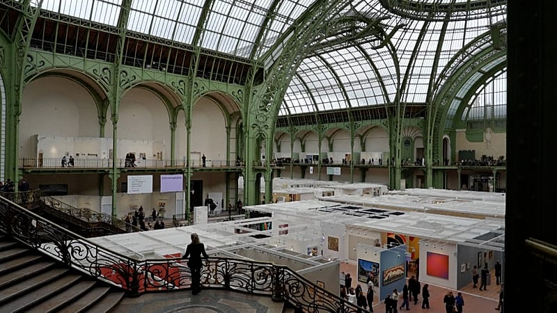 Video thumbnail for France: Artists and collectors gather at Art Basel Paris despite unrest