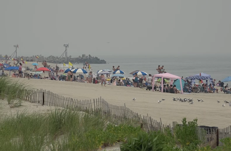 Video thumbnail for Beachgoers notice smoky skies as Canadian wildfire haze reaches the Jersey Shore