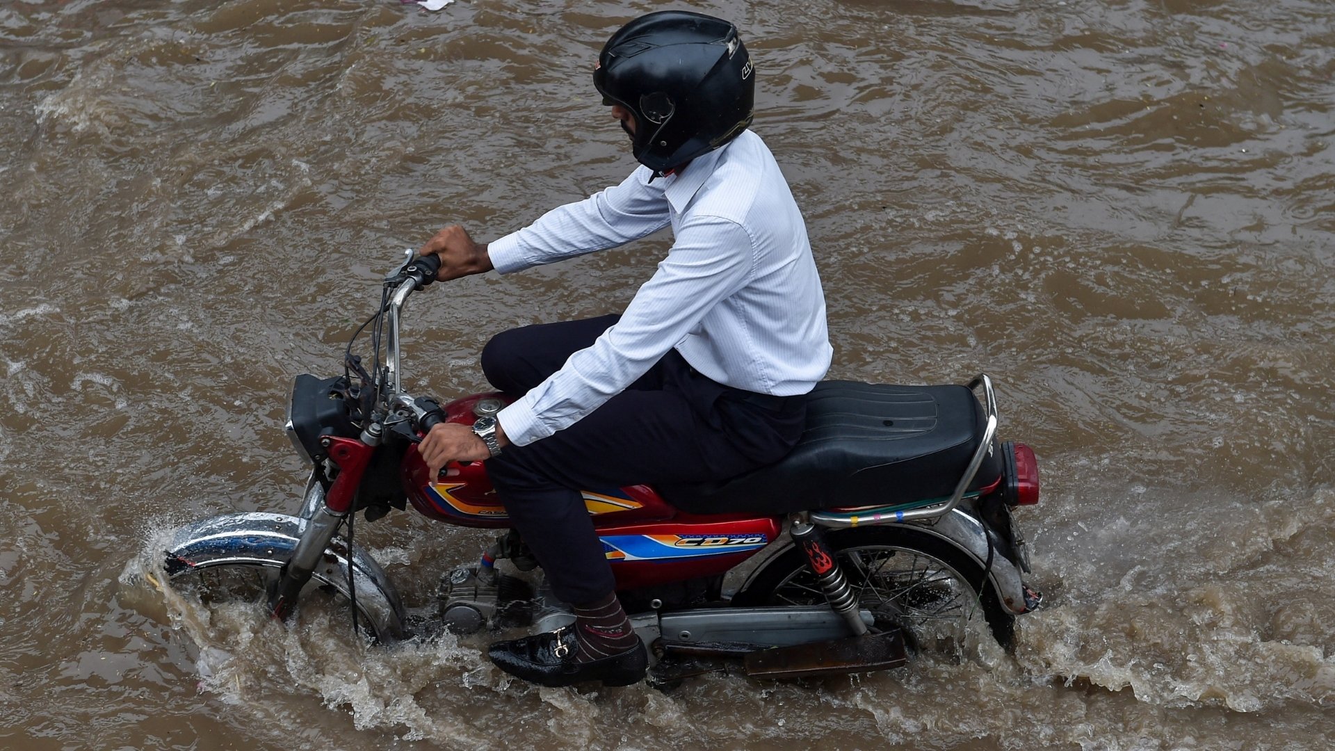 Video thumbnail for Pakistan flooding : Monsoon rains cause deaths and displacement