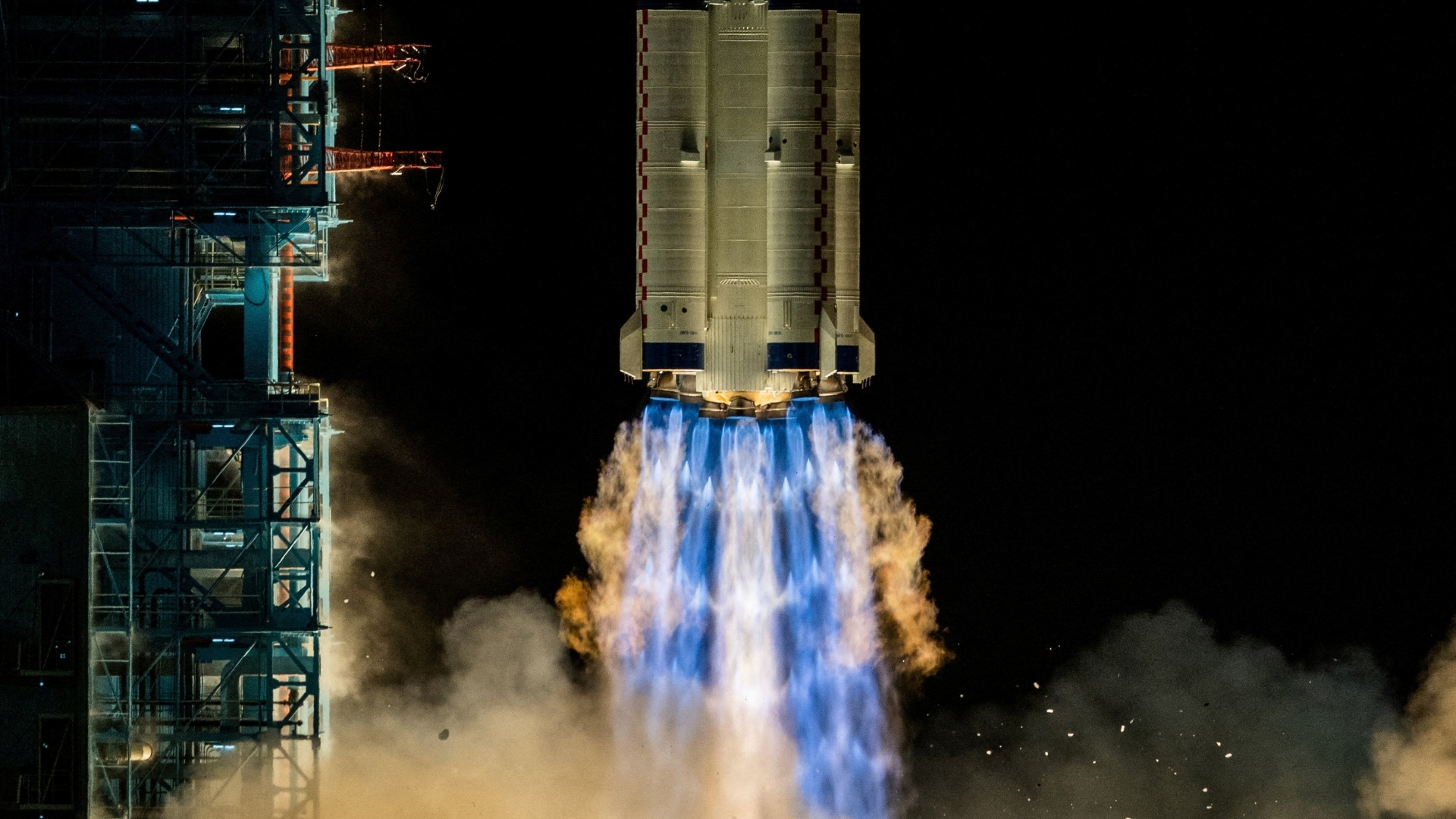 'Video thumbnail for Chinese astronauts: Three crew stranded in space after capsule damage'