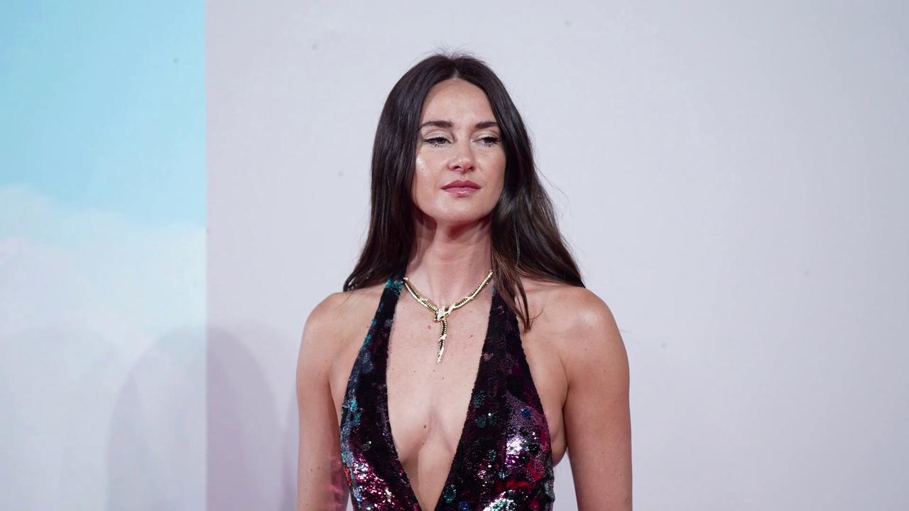 Video thumbnail for UNCAPTIONED: Aaron Rodgers breaks silence on Shailene Woodley split.