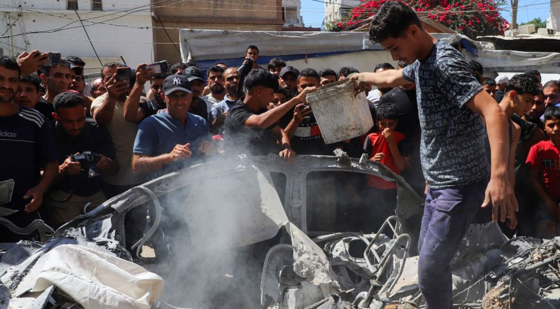 Video thumbnail for Israeli attacks on Gaza kill six people despite ‘ceasefire’