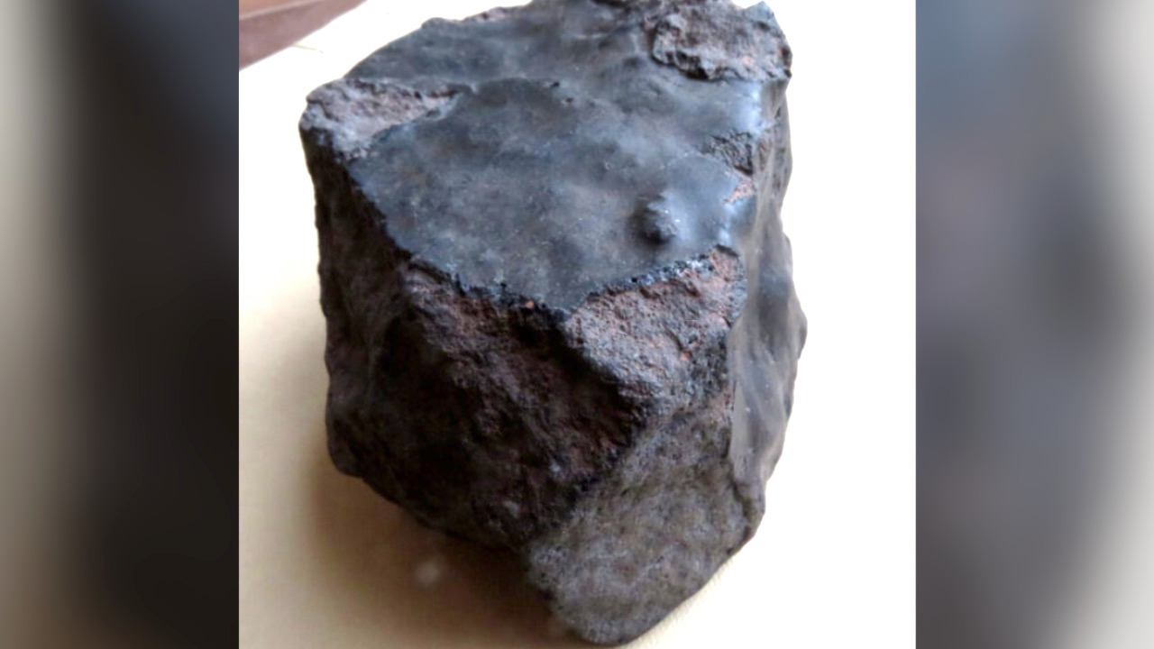 Video thumbnail for Earth-born meteorite's cosmic round trip returns to Earth