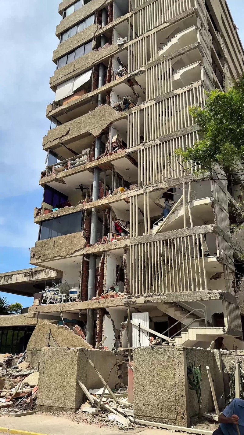 Video thumbnail for Earthquake Aftermath in Playa Grande La Guaira Venezuela