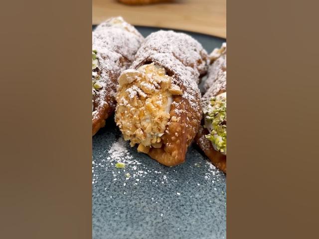 Video thumbnail for CANNOLI SICILIANI #cuisineitalienne #recetteitalienne #cannoli