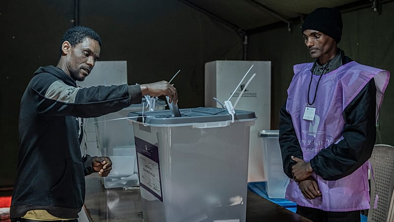 Video thumbnail for Polls open in Ethiopia's parliamentary elections as PM Abiy vies for new term