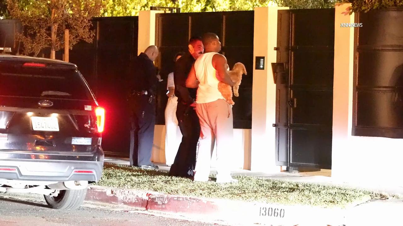 Video thumbnail for US, Los Angeles: Sherman Oaks Police Respond to Burglary with Armed Suspect.