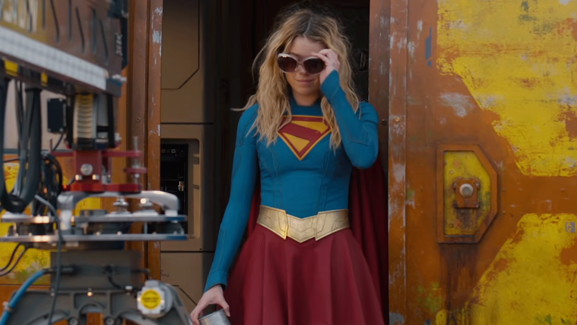 Video thumbnail for Supergirl - Official Behind-the-Scenes Trailer