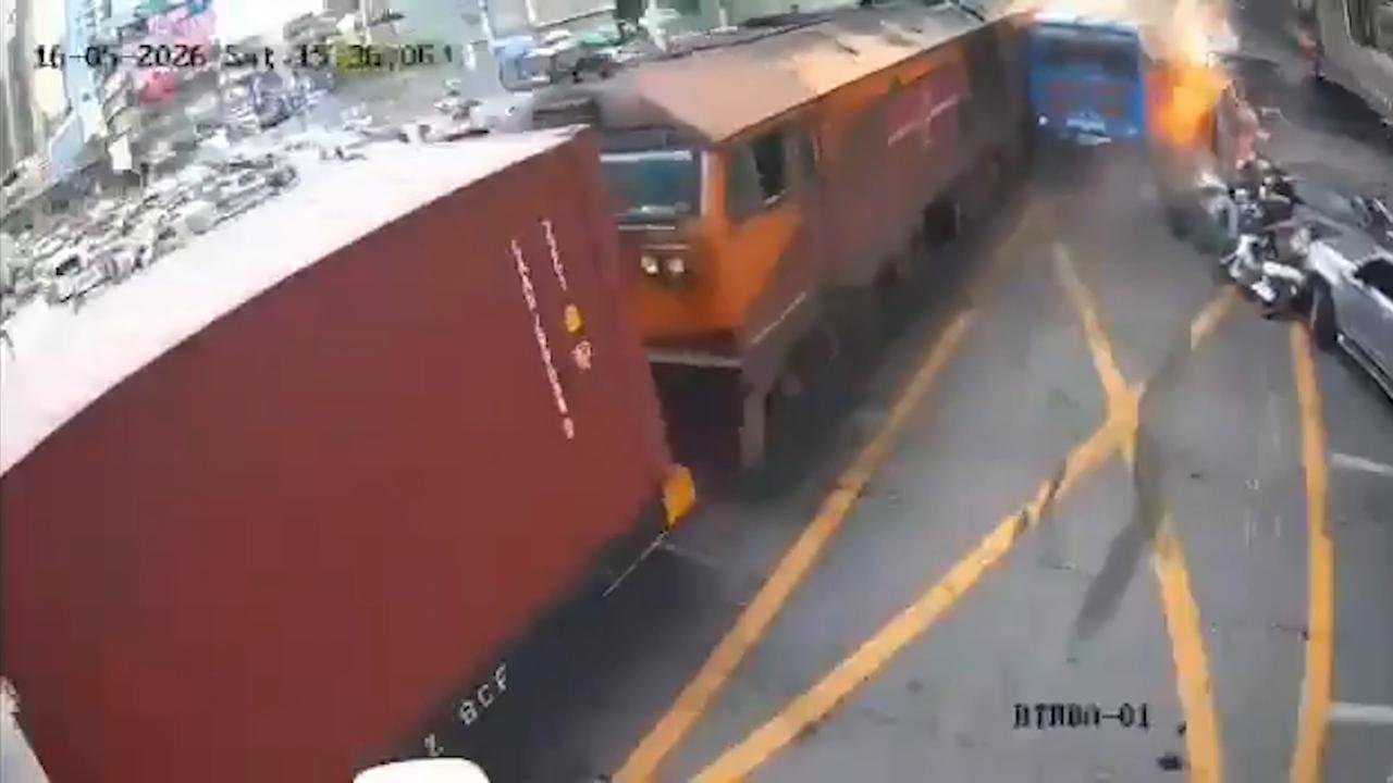 Video thumbnail for Thailand: MOMENT - 8 killed, dozens injured as freight train rams into bus in Bangkok.