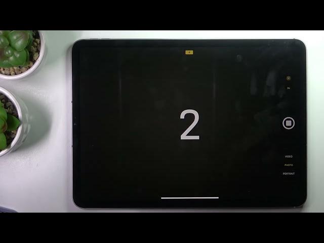 Video thumbnail for How to Set a Camera Timer on the iPad Pro 11'' 2022