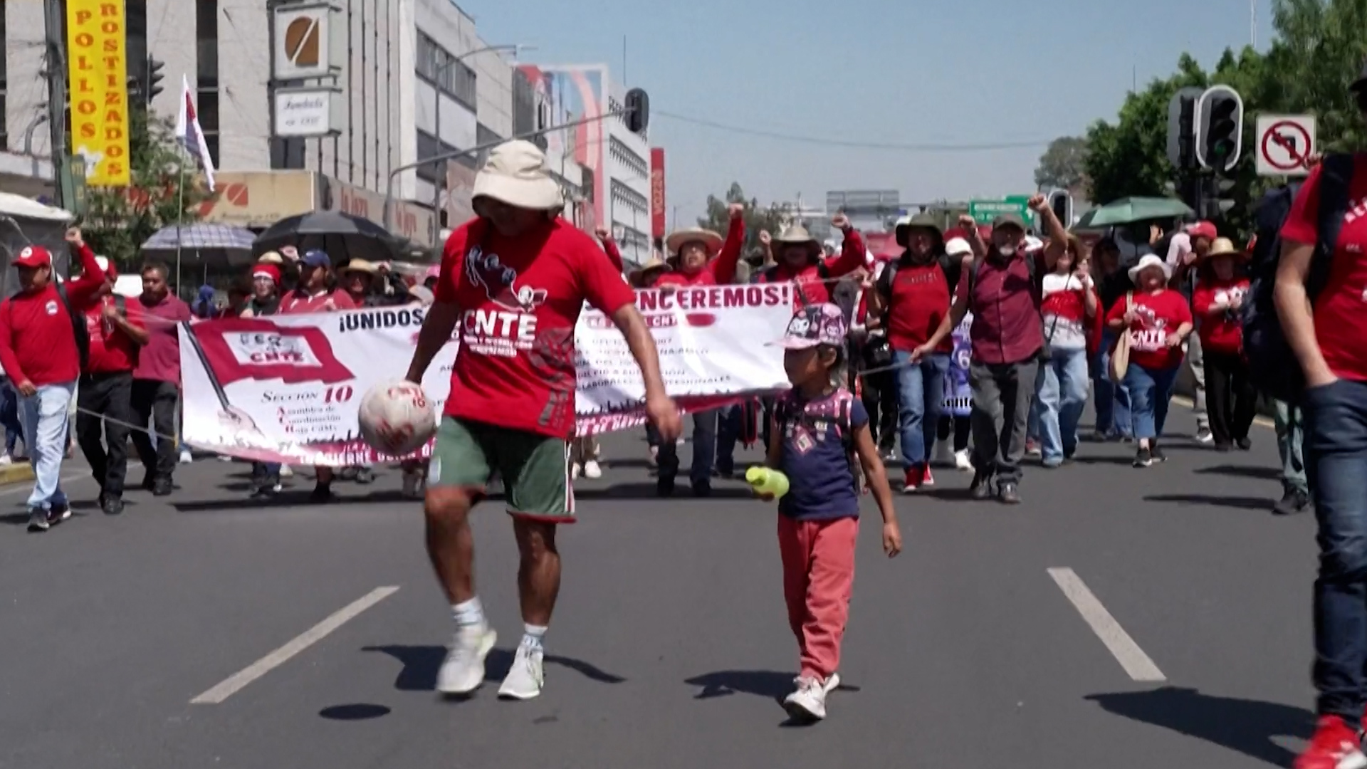 Video thumbnail for Mexico teachers threaten World Cup disruption over pay