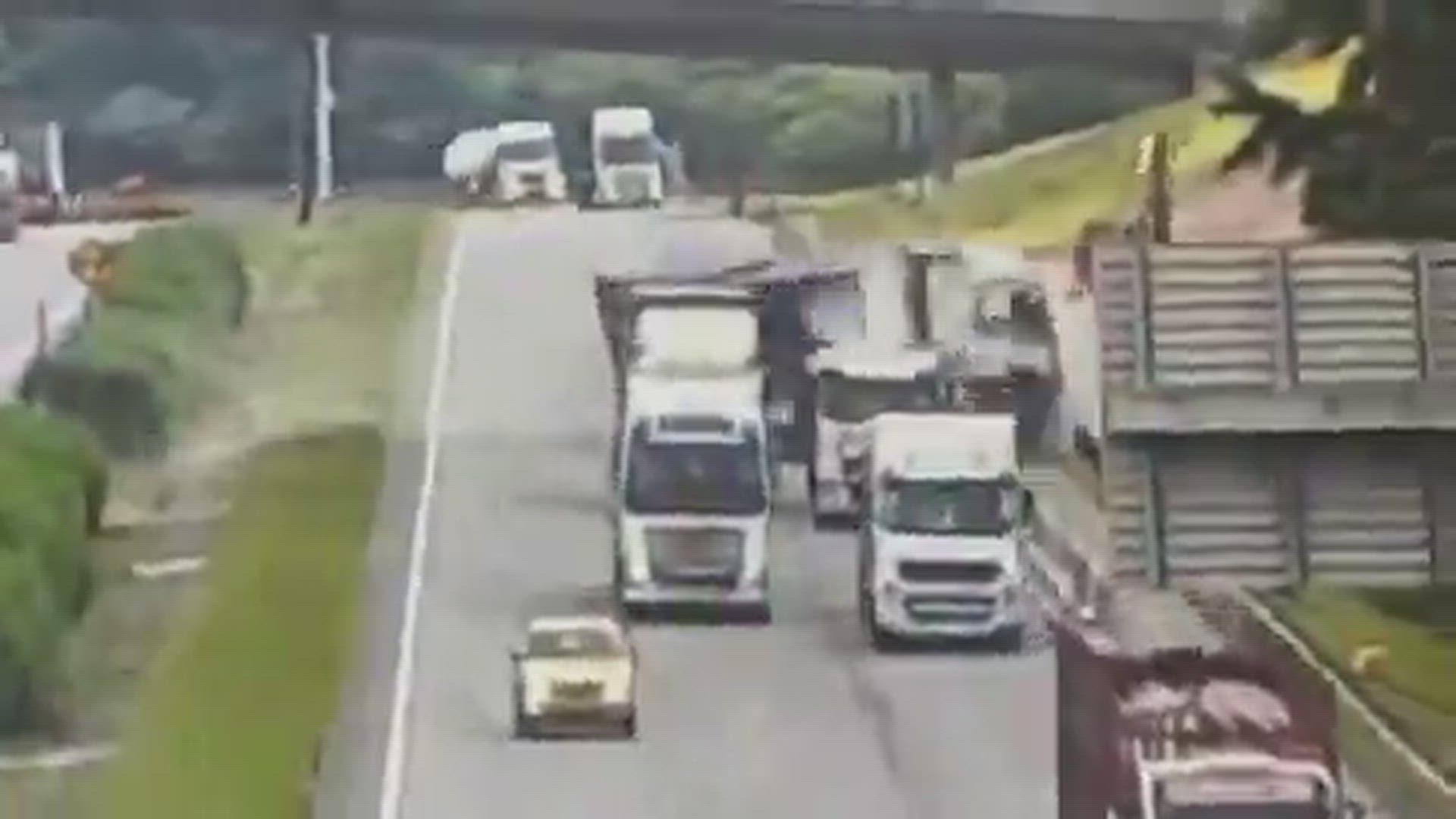 Video thumbnail for CCTV Footage Shows Sequence Leading to Fatal N3 Crash Near Shongweni