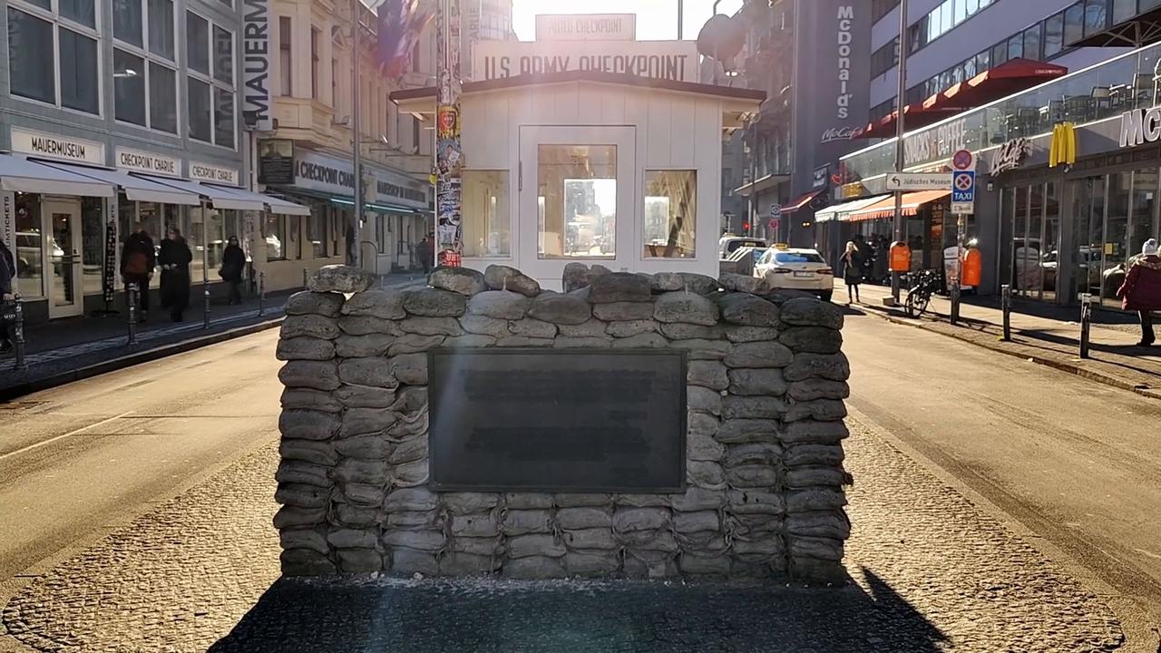 Video thumbnail for Germany: Cold War landmark Checkpoint Charlie continues to attract visitors in Berlin.